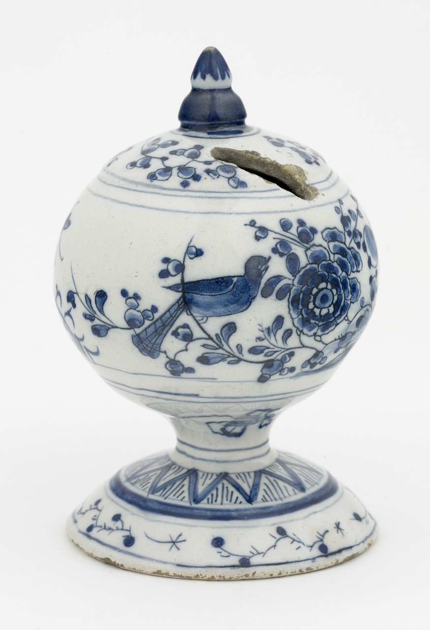 Spaarpot met Chinoiserie in onderglazuur blauw